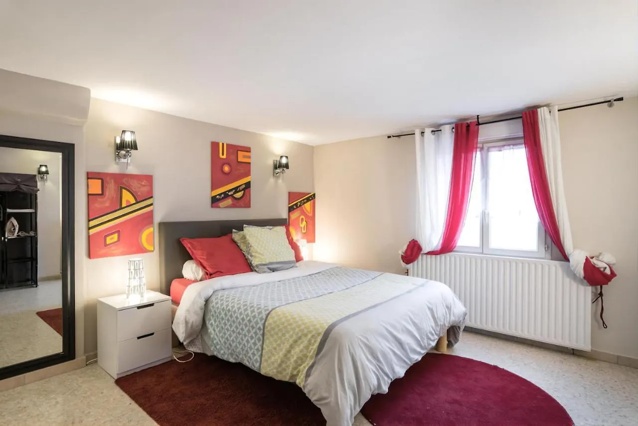 Appartement Independant En Maison A 15 Min De Lyon Saint-Symphorien-d'Ozon 0*,  France